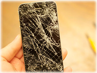 Поврежден экран на iPhone 5. Что делать? Стоит ли проводить  замену своими силами?