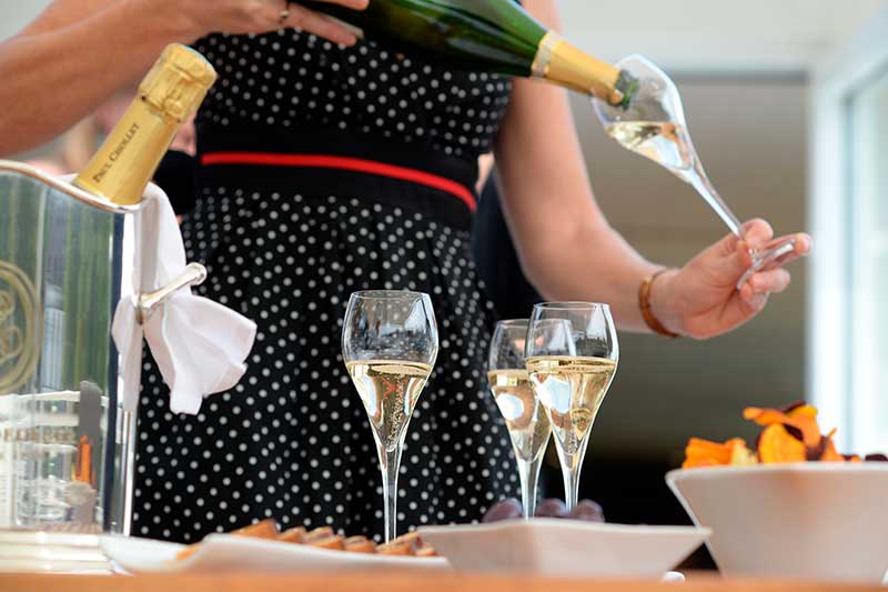 Шампанское брют: особенности производства и правила употребления
