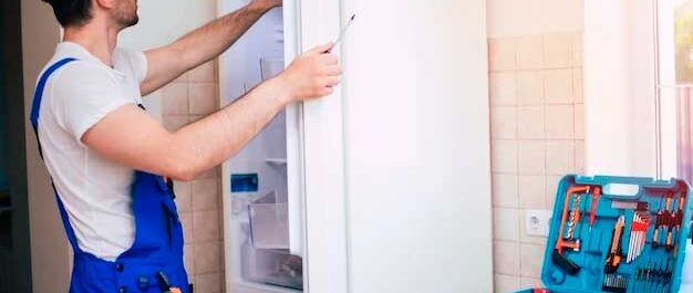 Перекос двери холодильника